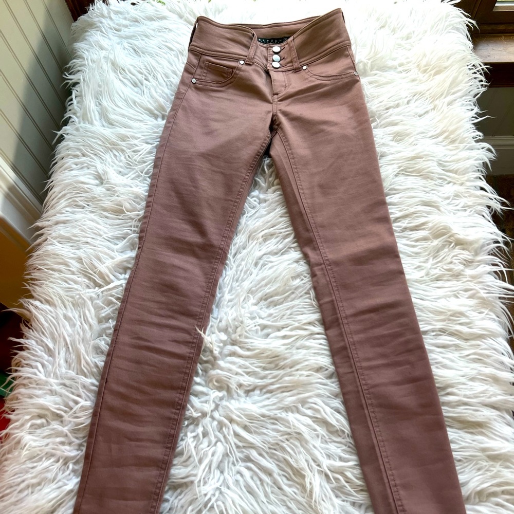 Tinseltown Straight Leg Super Strecth pant Size 00